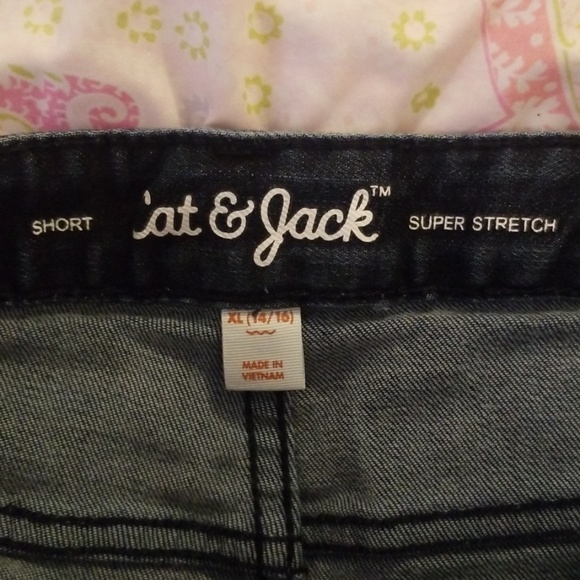 shorts. - Picture 2 of 4